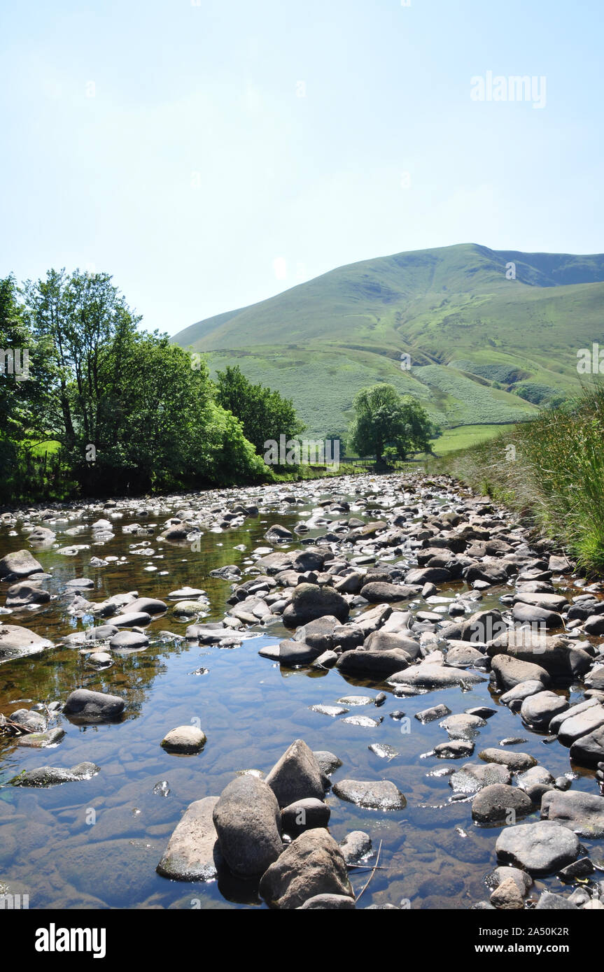 Fiume Rawthey e grande Dummacks 4, Cumbria Foto Stock