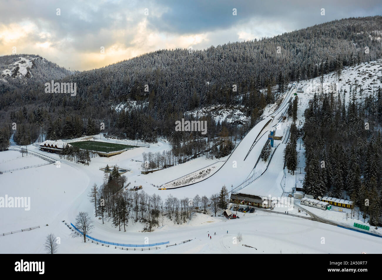 Grande salto con gli sci a Zakopane chiamato enorme nomi Krokiew Stanislawa Marusarza, inverno vista aerea. Foto Stock