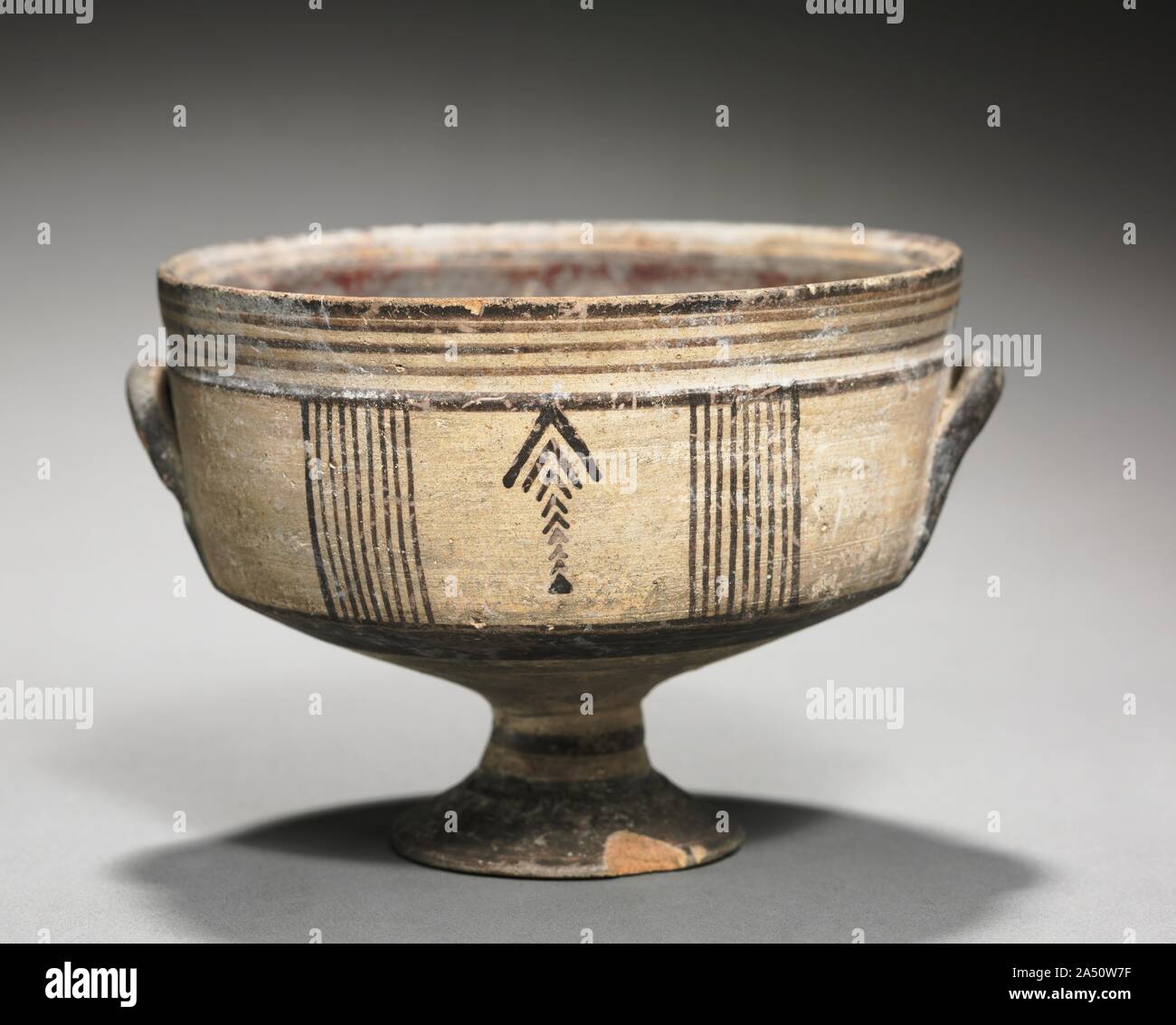 Footed Bowl, c. 850-750 A.C. Foto Stock