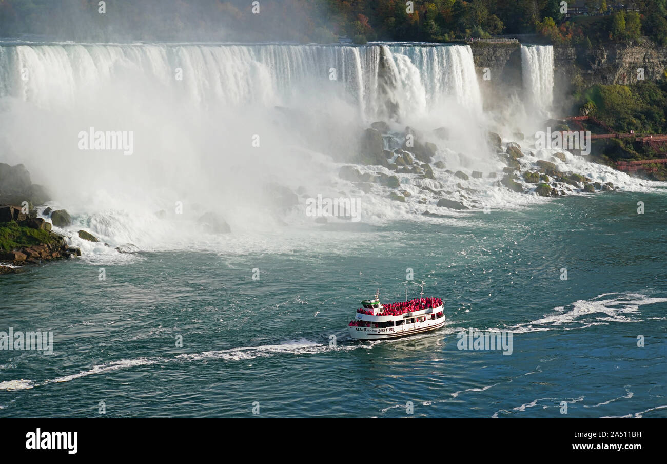 Cascate del Niagara la Domestica della Foschia battello da crociera Foto Stock