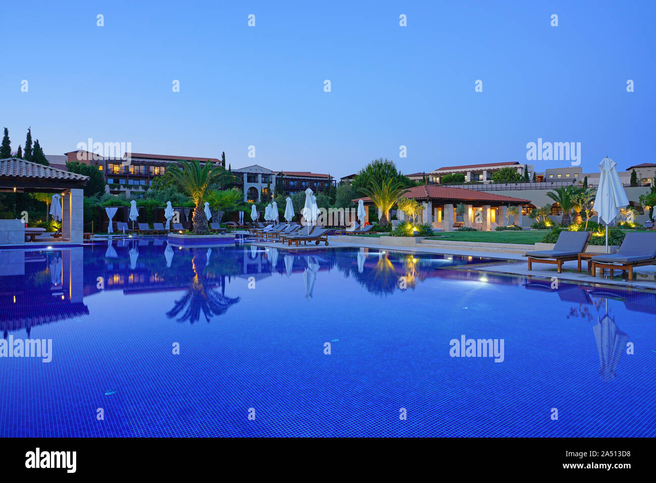 COSTA NAVARINO, Grecia -3 GIU 2019- vista al tramonto del Romanos hotel a Costa Navarino, un resort di lusso managed by Marriott nella regione di Messinia di Foto Stock