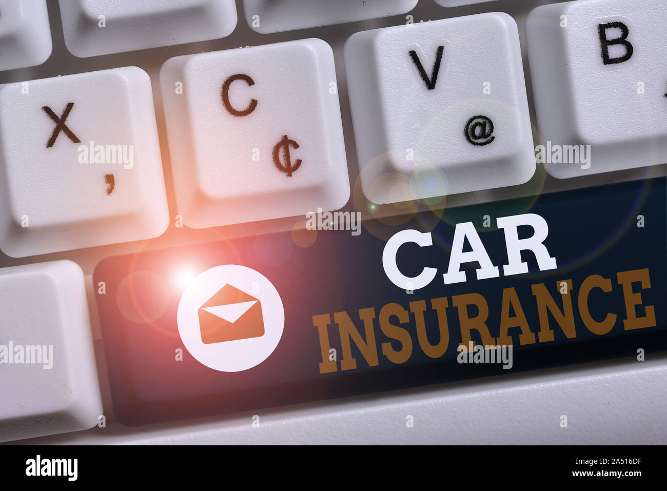 Parola di scrittura di testo assicurazione auto. Business photo presentazione di infortuni copertura politica globale Autoveicolo fideiussione White tastiera PC con vuoto Foto Stock