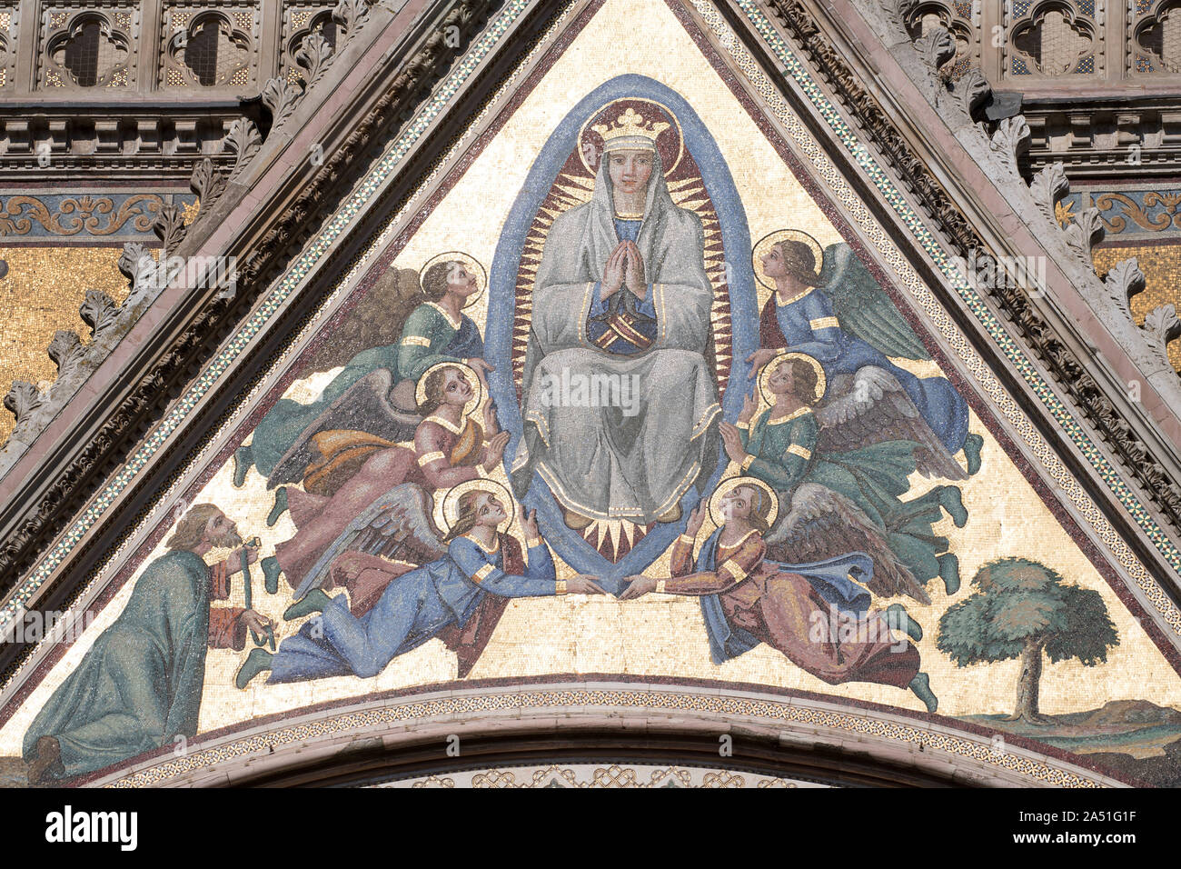 Incoronazione della Vergine mosaico in stile gotico italiano Cattedrale di Santa Maria Assunta (Cattedrale dell Assunzione della Beata Vergine Maria) nel centro storico di c Foto Stock