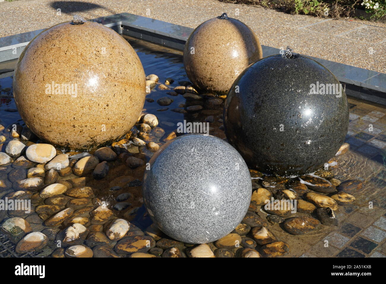 Fontane per esterno e giardino di roccia da spiaggia Foto Stock