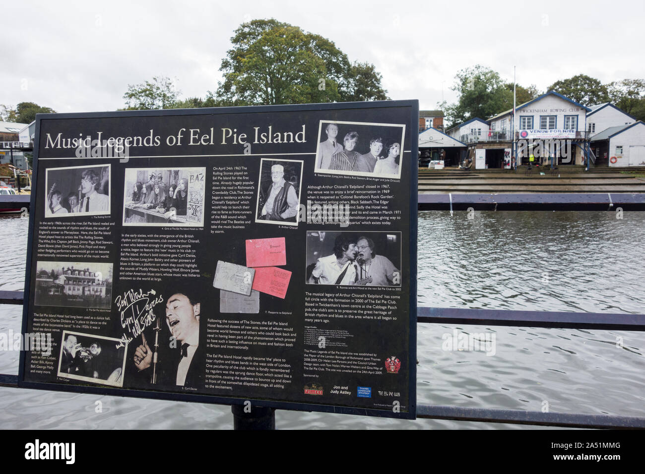 Leggende della musica informazioni scheda di Visualizzazione a torta Anguilla isola sul Fiume Tamigi a Twickenham nel London Borough of Richmond upon Thames, London, Regno Unito Foto Stock