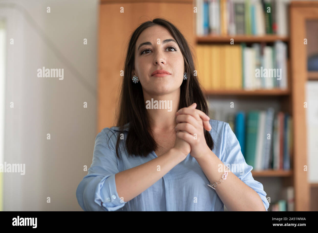 Studente giovane donna in conferenza Foto Stock