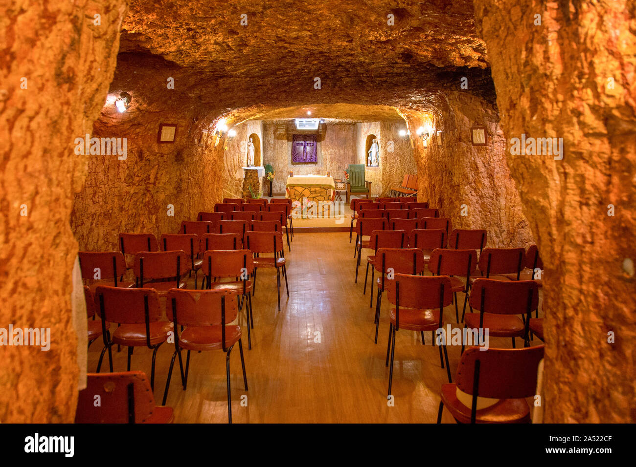 St Peter & Pauls rocky chiesa cattolica sotterranea, Coober Pedy, South Australia, Australia Foto Stock