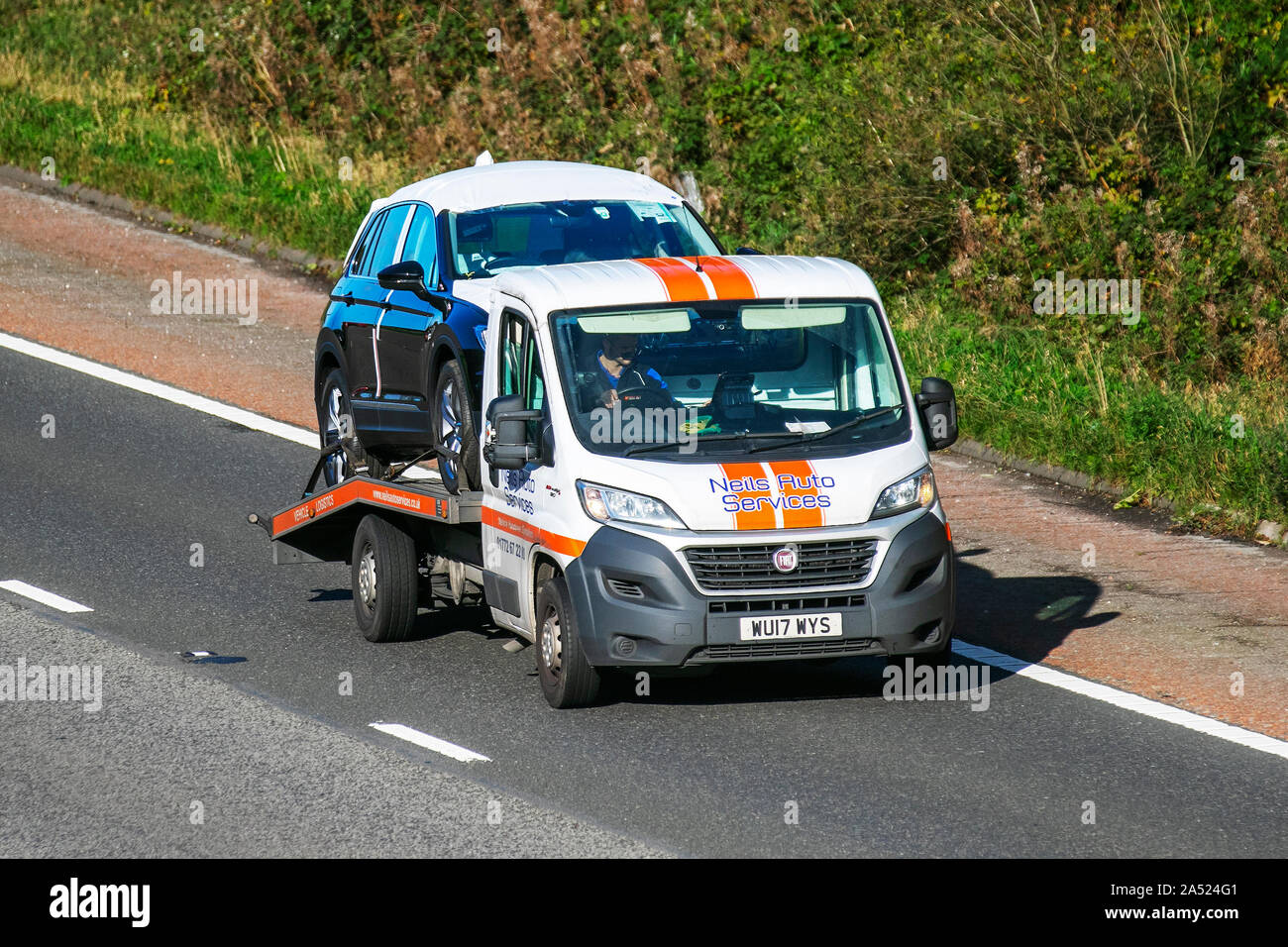 2017 Fiat Ducato 35 Multijet II; Neils Servizio Auto, Auto transporter, carrier, basso-caricatore del veicolo di consegna sulla M6 a Lancaster, Regno Unito Foto Stock