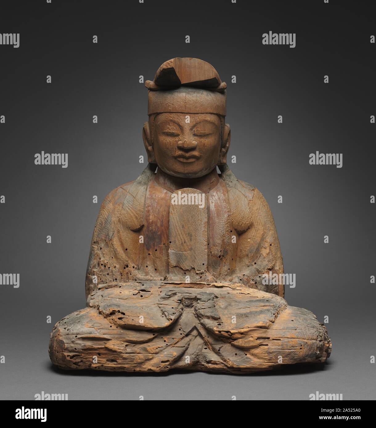 Divinità shintoista, 900s. Queste sculture rappresentano kami, il nome di  divinità associate con i giapponesi della tradizione religiosa conosciuta  come lo Shintoismo. Essi sono detti essere state originariamente creato per  gli Stati