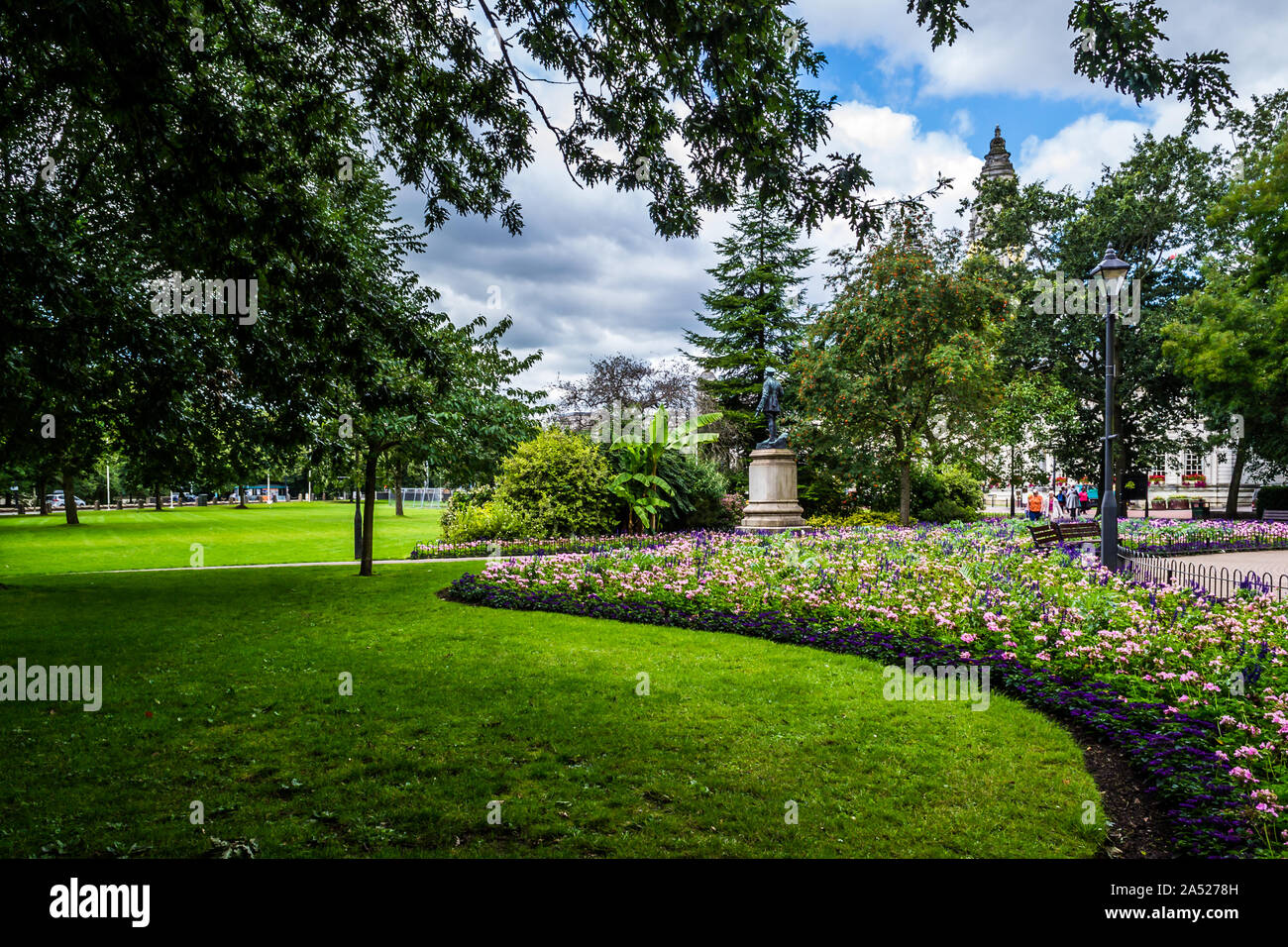 Strade e architettura della città di Cardiff, Galles. Foto Stock