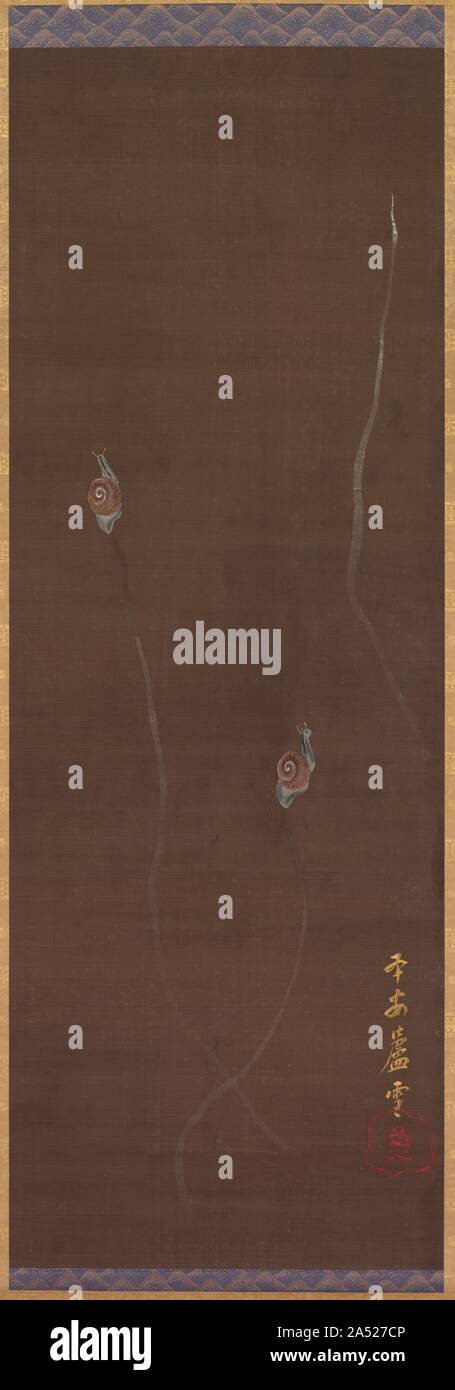 Lumache su una parete, 1700s. Piuttosto che utilizzare i toni di inchiostro e la tavolozza dei colori tradizionali della pittura giapponese, Rosetsu descritti attentamente una parete di terracotta e due lumache in un Western-influenzato modo noto come doro-e ("fango" o "massa" verniciatura), costruzione di pigmenti come le pennellate di olio dello spessore di vernice. Questa è una scena banale, eppure non ci sorprende con i suoi elementi di novità e di eleganza. Le lumache percorsi sono resi in vernice argento e l'artista applicato la sua firma in oro dipingere—materie tradizionalmente riservati per più nobili di soggetti. Rosetsu era un pittore indipendente Foto Stock