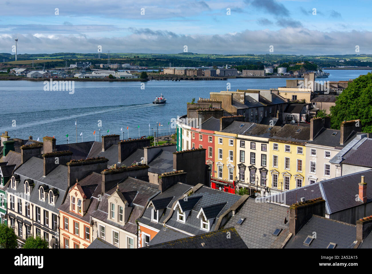 Cobh. L'Irlanda. 06.12.16. La città e il porto di Cobh (noto dal 1849 al 1920 come Queenstown) nella contea di Cork, Repubblica di Irlanda. Foto Stock