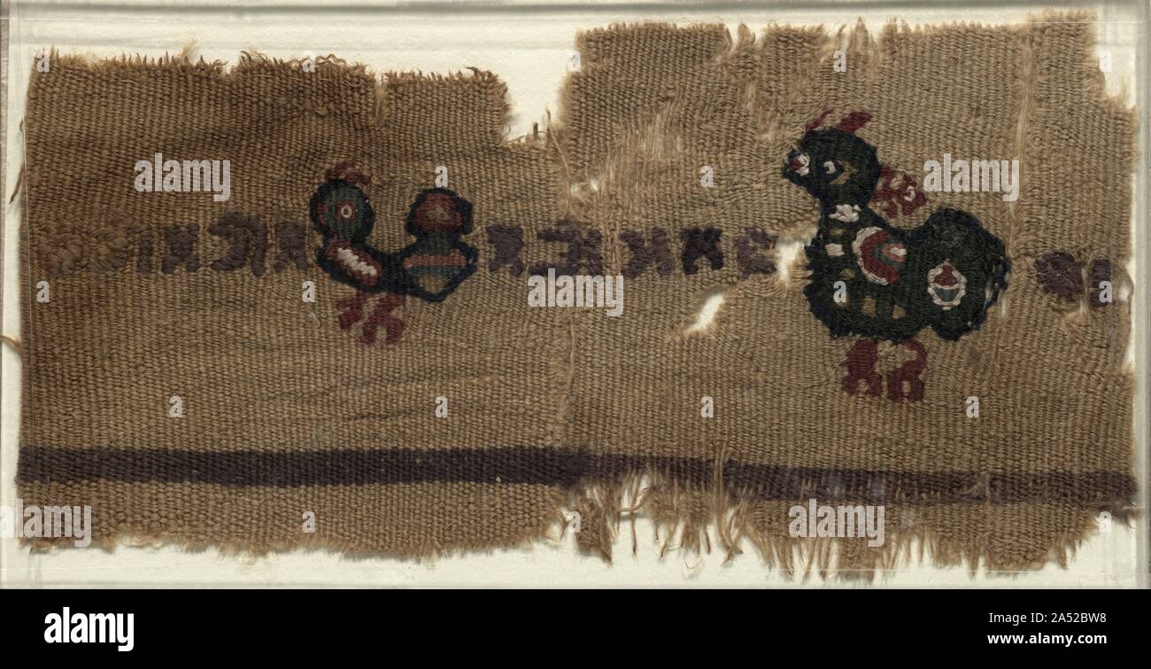 Arazzo con uccelli e lettere greche, 400s - 600s. Foto Stock