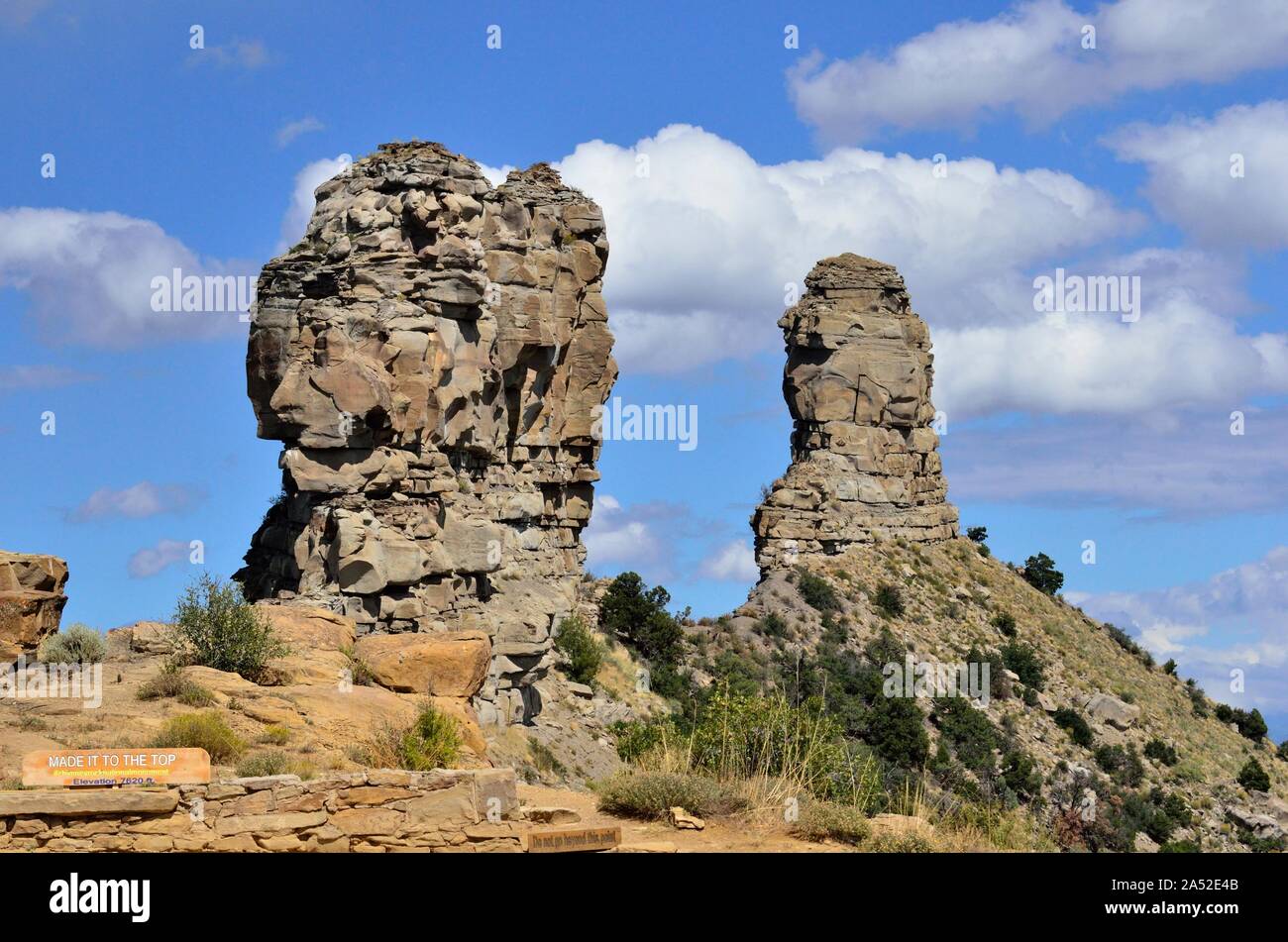 Chimney Rock e compagno Rock, rock camino monumento nazionale, CO 190911 75256 Foto Stock