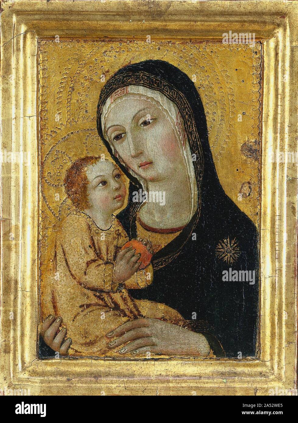 Madonna e Bambino, 1400s. Questa immagine è stato talvolta considerato come una contraffazione dovuta alla sua apparentemente eccellente stato di conservazione e la semplicità della composizione. Essa è stata pulita e ritoccata e ri-verniciato negli anni sessanta, dando in un anche, superficie lucida, nascondendo in qualche misura il suo aspetto originale. Questo trattamento è stato probabilmente intraprese per affrontare le perdite per il Cristo Bambino i capelli e la decolorazione e l'abrasione del manto della Vergine. Anche problematico è il restauro del telaio e i lati del pannello, che oscurano l'età del lavoro. Tuttavia, sia il pannello stesso e il p Foto Stock
