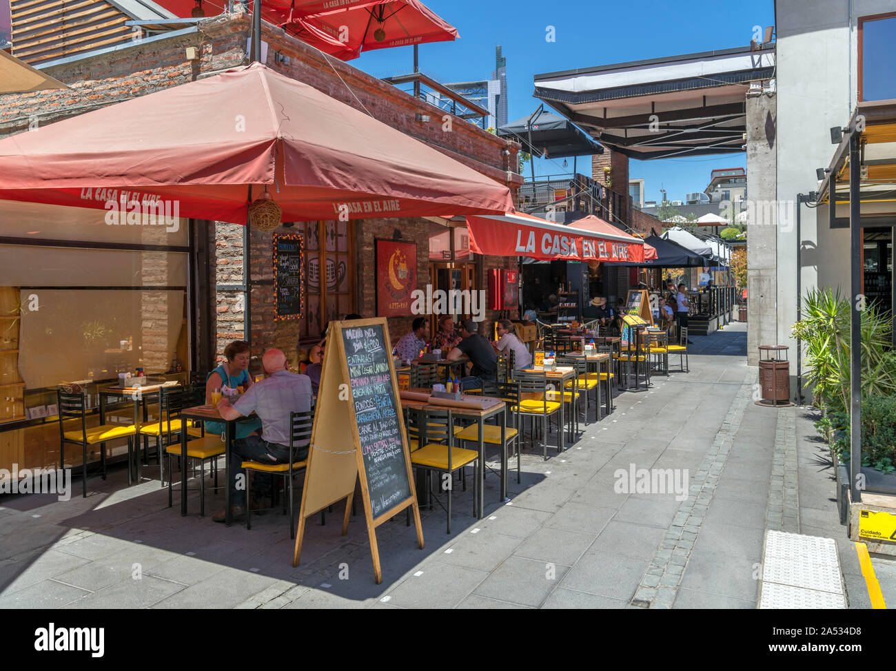 La caso en el Aire cafe/bar nel patio Bellavista sala da pranzo/complesso per lo shopping, Barrio Bellavista, Santiago del Cile, Sud America Foto Stock