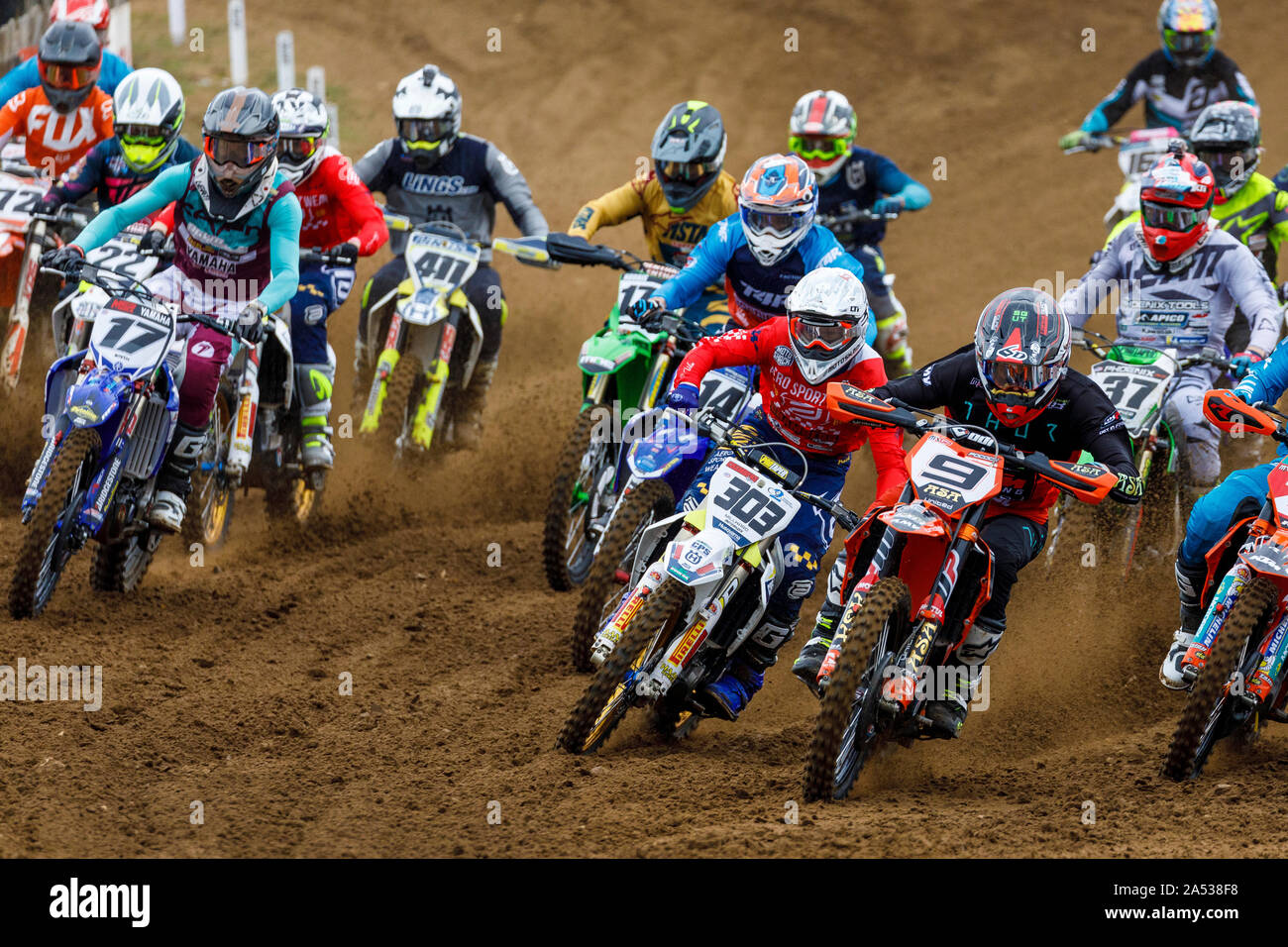 Mel Pocock sul suo ASA Regno KTM prende avvio il conduttore durante la MX1 Maxxis Campionato Britannico di Motocross a Cadders Hill, Lyng, Norfolk, Regno Unito. Foto Stock