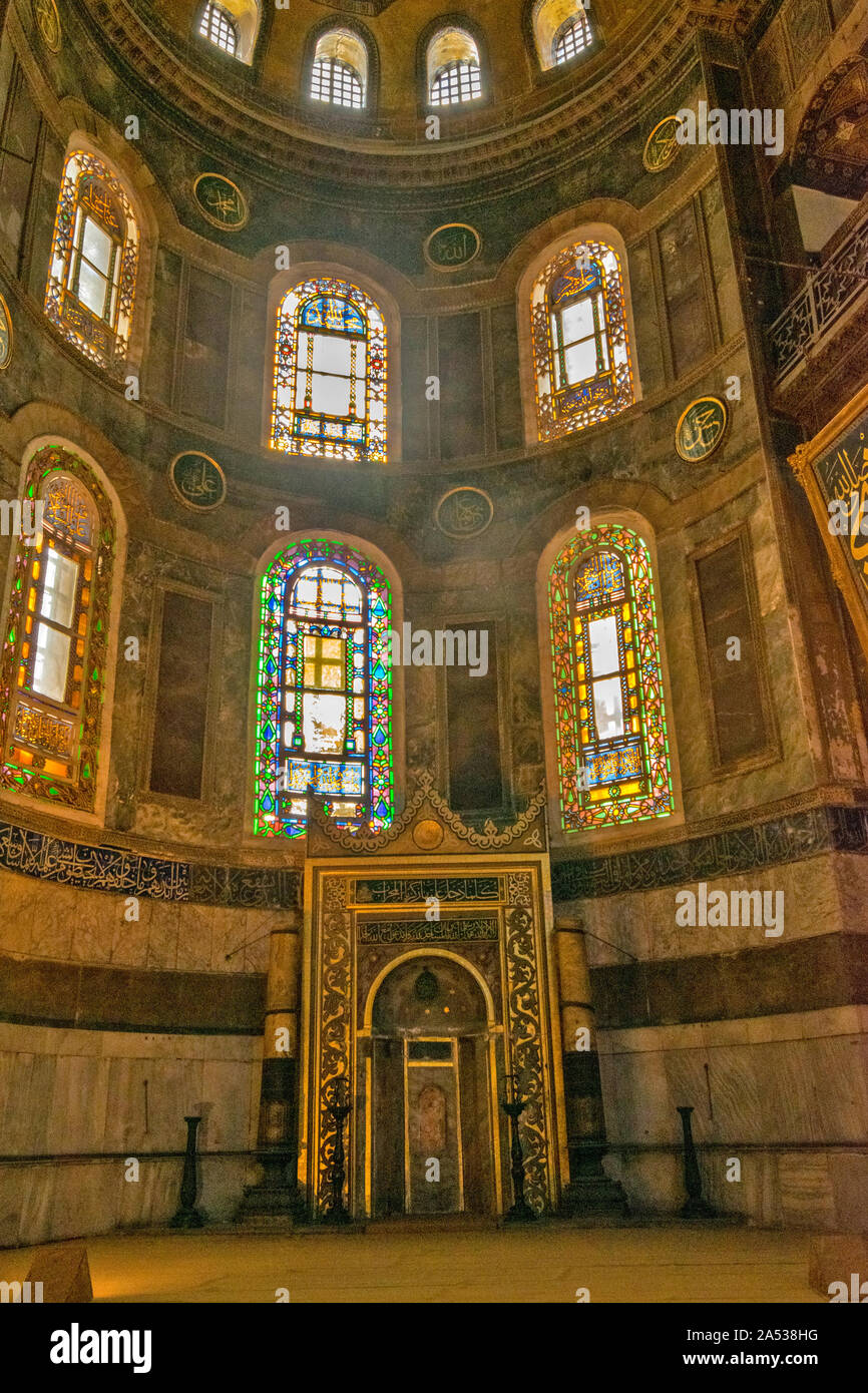 ISTANBUL TURCHIA Hagia Sophia interno il mihrab nell abside dove la modifica è stata situata in tempi cristiani Foto Stock