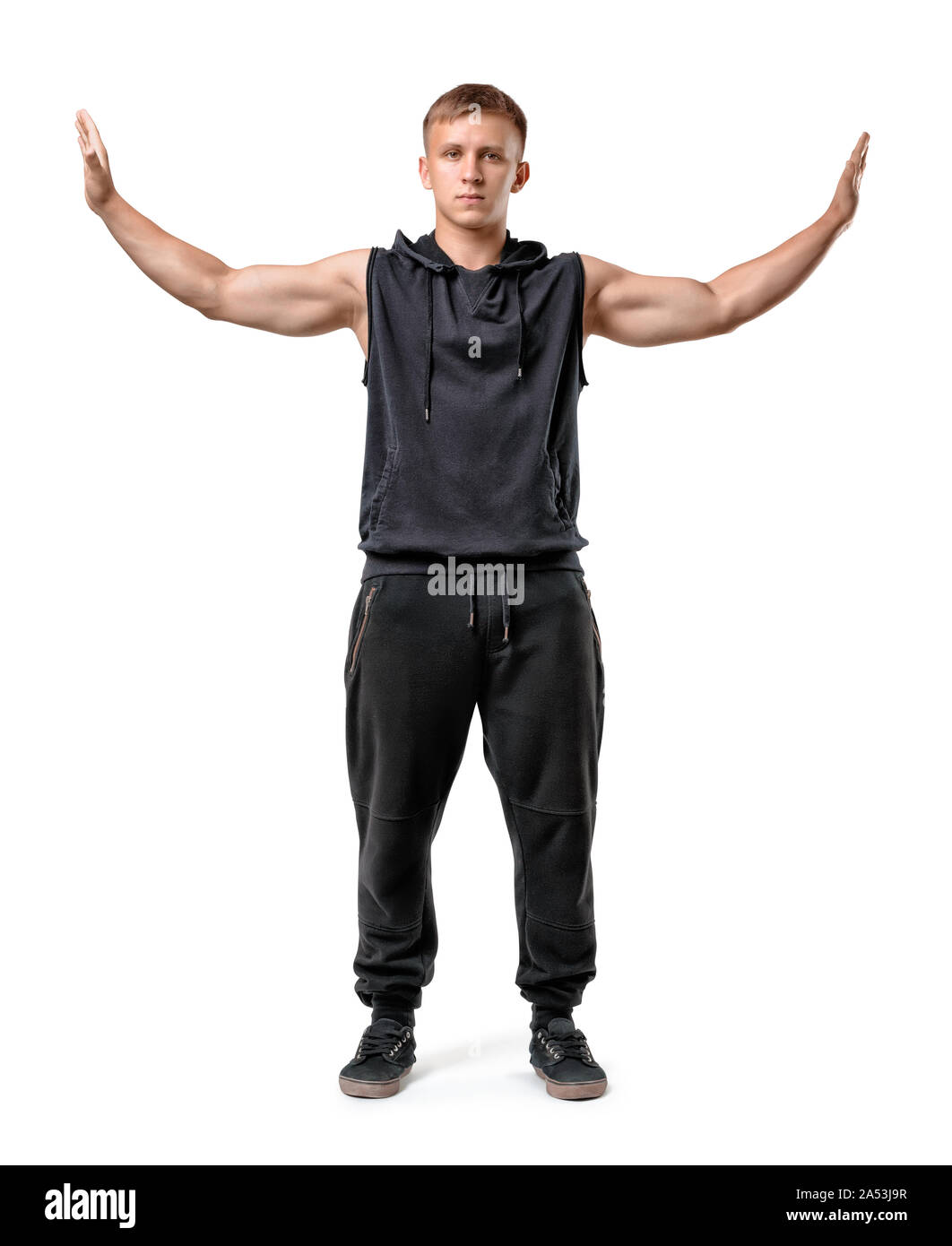 Muscoloso giovane uomo sta spingendo pareti invisibili con le sue mani isolati su sfondo bianco Foto Stock