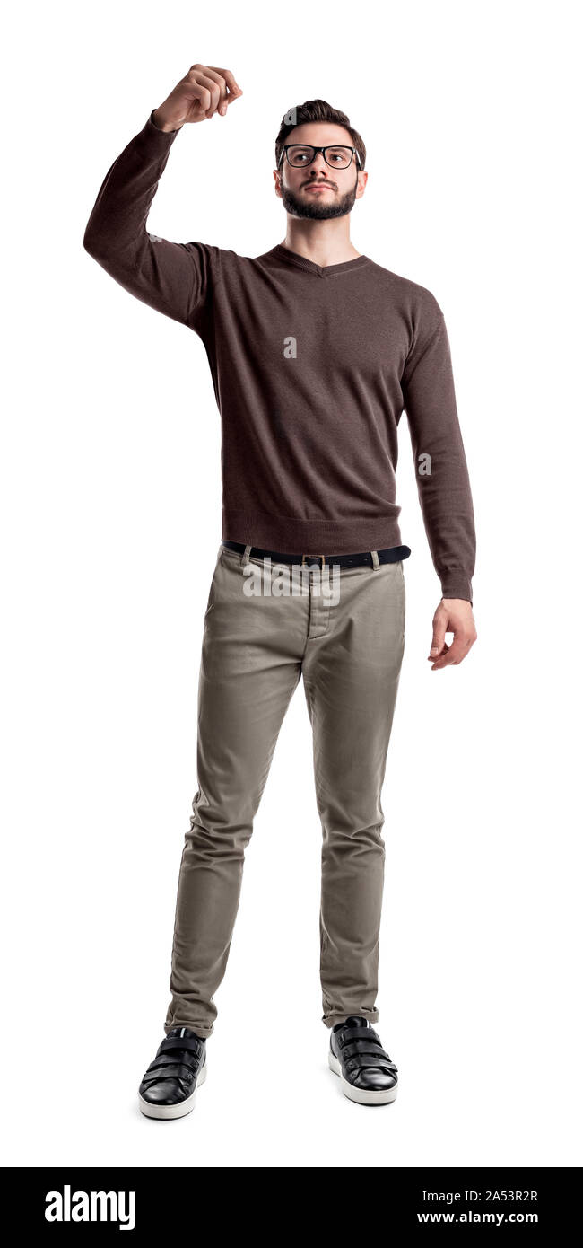 Un uomo barbuto in smart casual vestiti guarda il lato rivolto verso l'alto  con le sue braccia incrociate sul petto Foto stock - Alamy