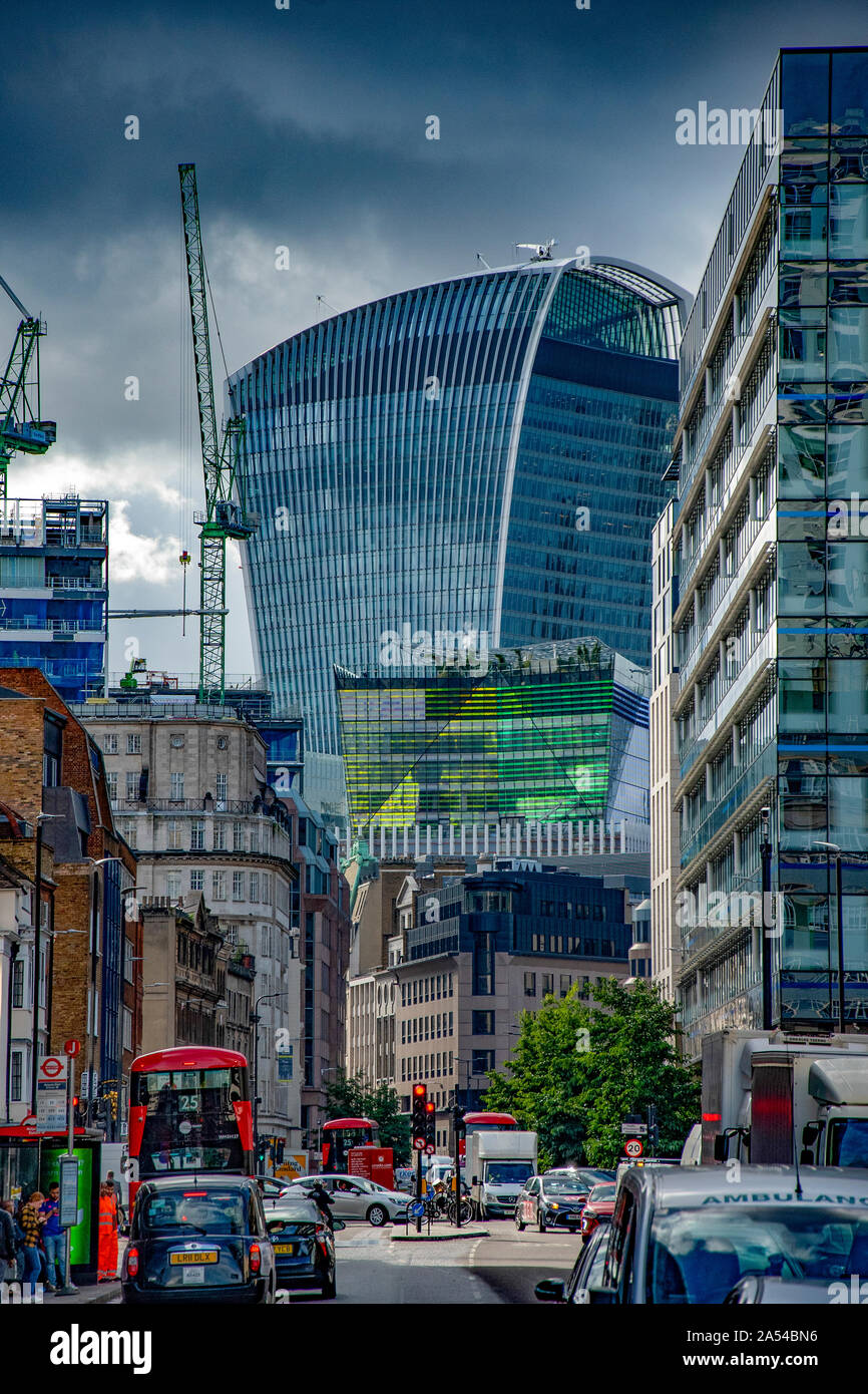Visualizza in basso Aldgate High Street, Londra. Foto Stock