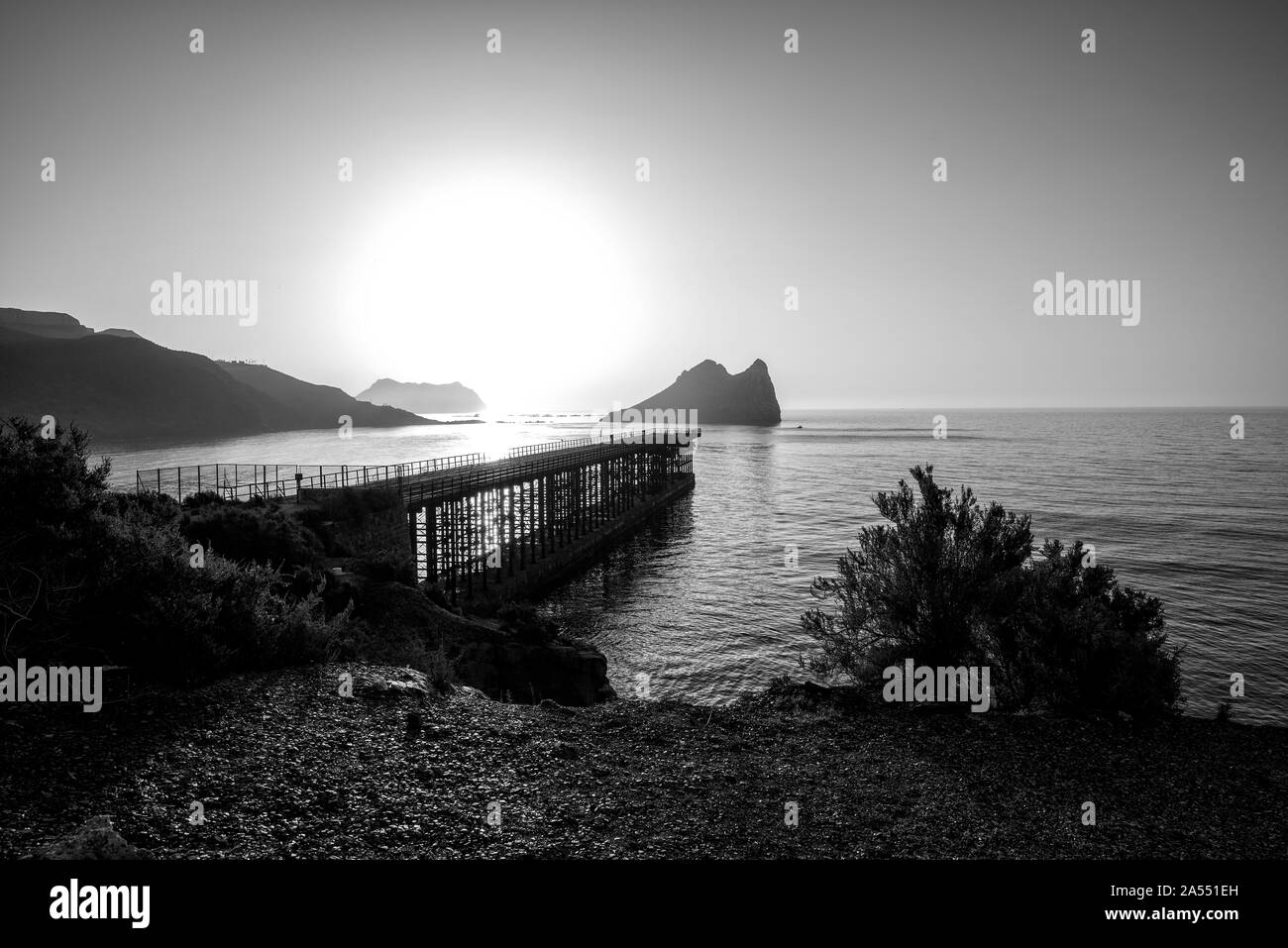 Sunrise su una spiaggia a Aguilas, Murcia, Spagna Foto Stock