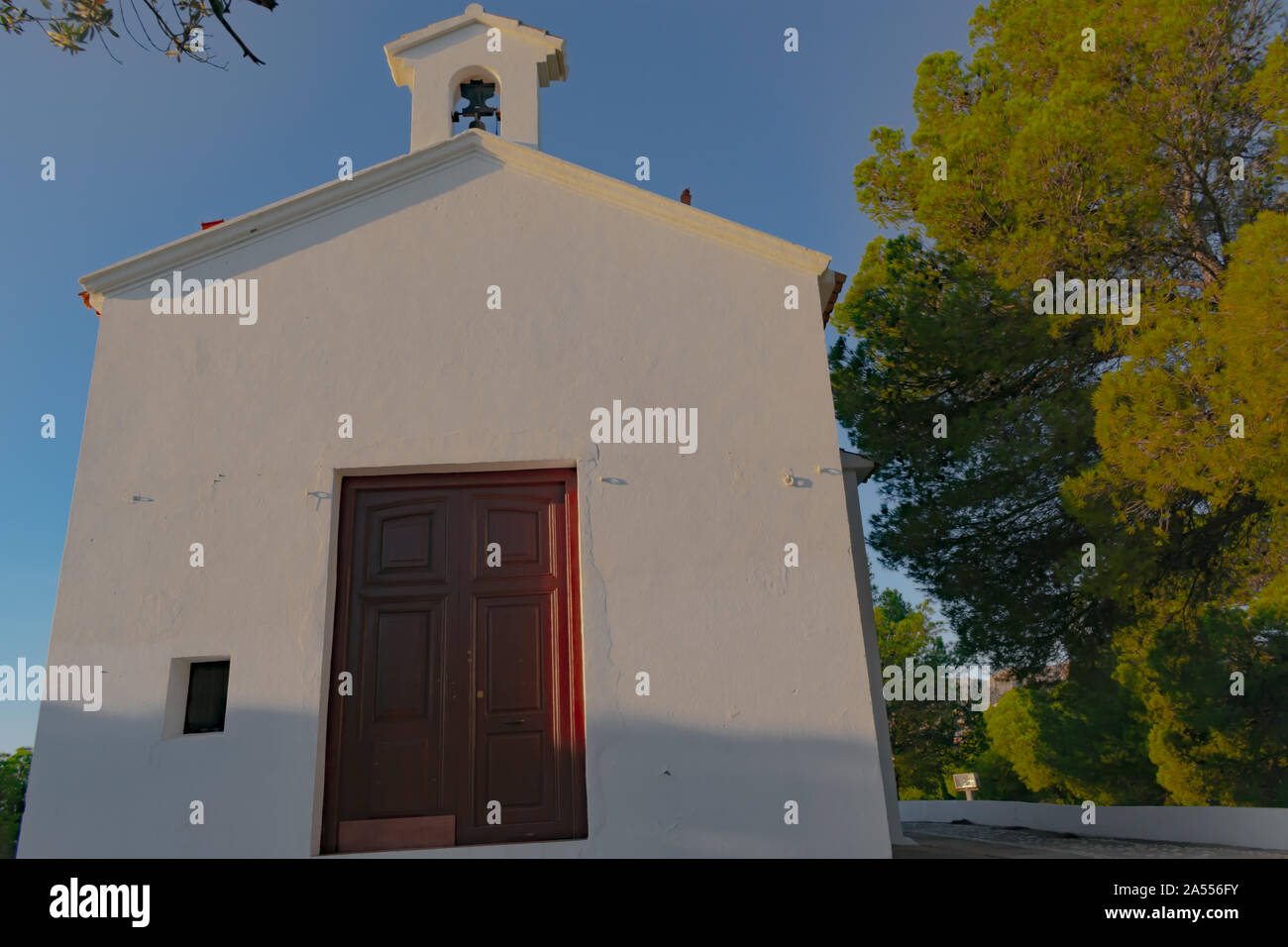 Un bellissimo eremo presso l'entrata di calpe nella città vecchia, un must visita per i turisti Foto Stock