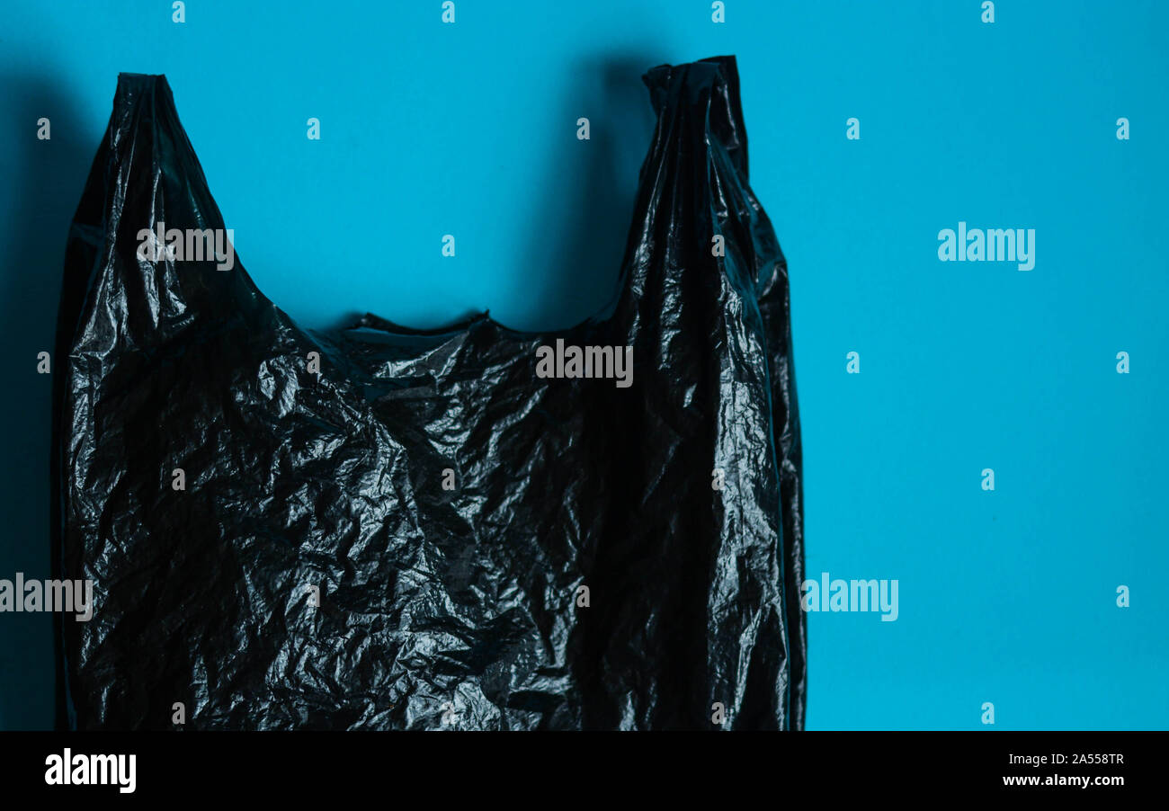 Unico di utilizzare sacchetti di plastica che rappresentano il concetto di inquinamento in plastica Foto Stock
