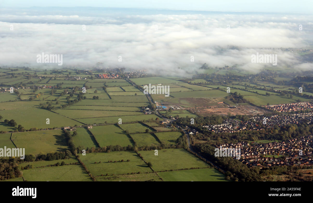 Vista aerea di poco profondo nebbia o basso mist Foto Stock