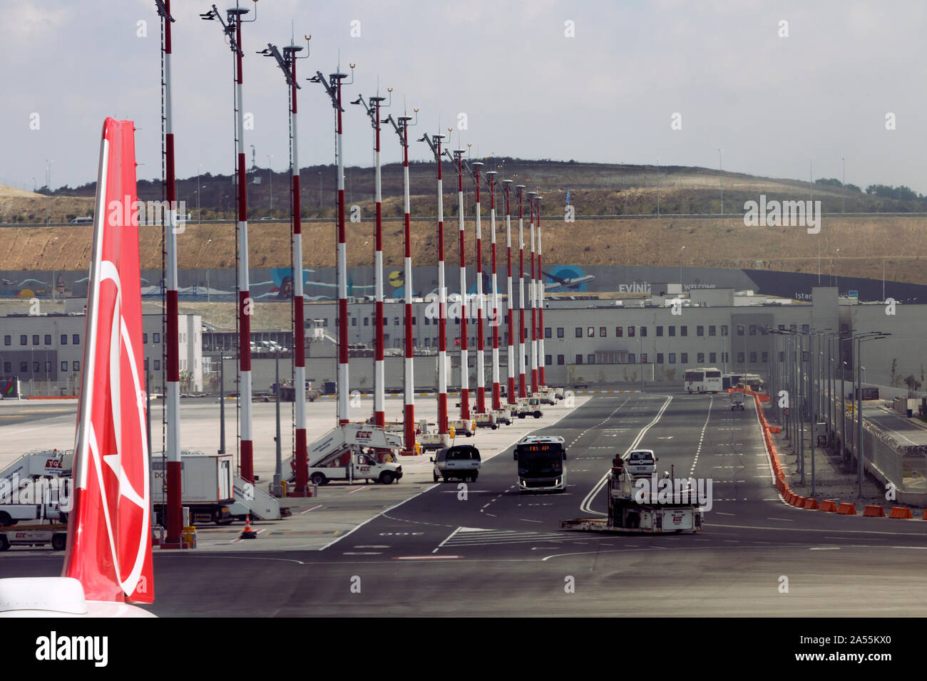 Dall'Aeroporto Internazionale di Istanbul, Turchia, Agosto 11th, 2019: Dall'Aeroporto Internazionale di Istanbul e la coda di un aeromobile dell'ammiraglia Turkish Airlines. Foto Stock