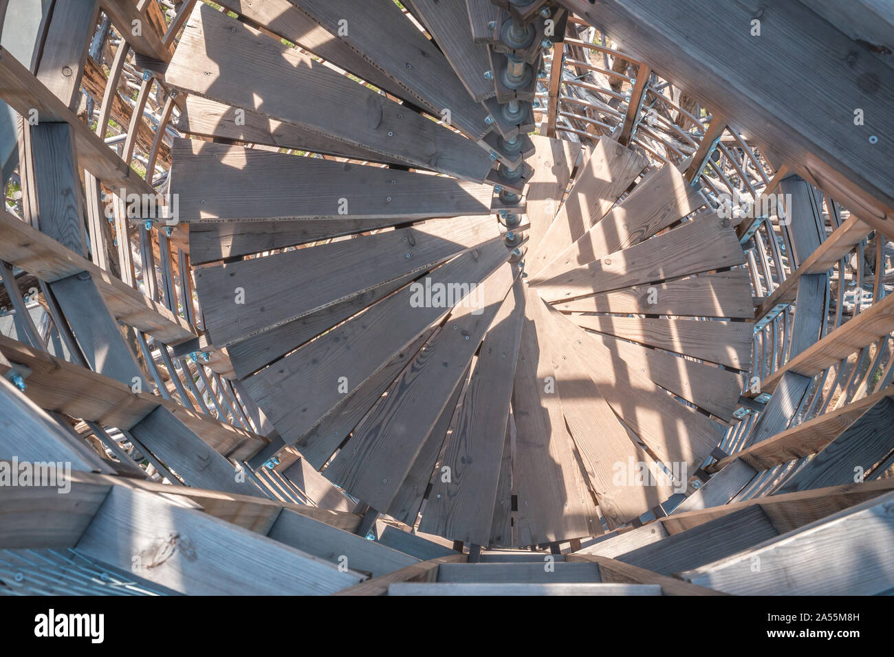 Curva a spirale forma scala di legno la decorazione esterna della casa o del castello Foto Stock