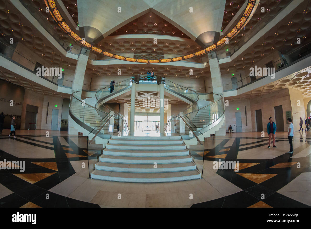 La sala di ingresso e del Museo di Arte Islamica di Doha, Qatar fish eye Foto Stock
