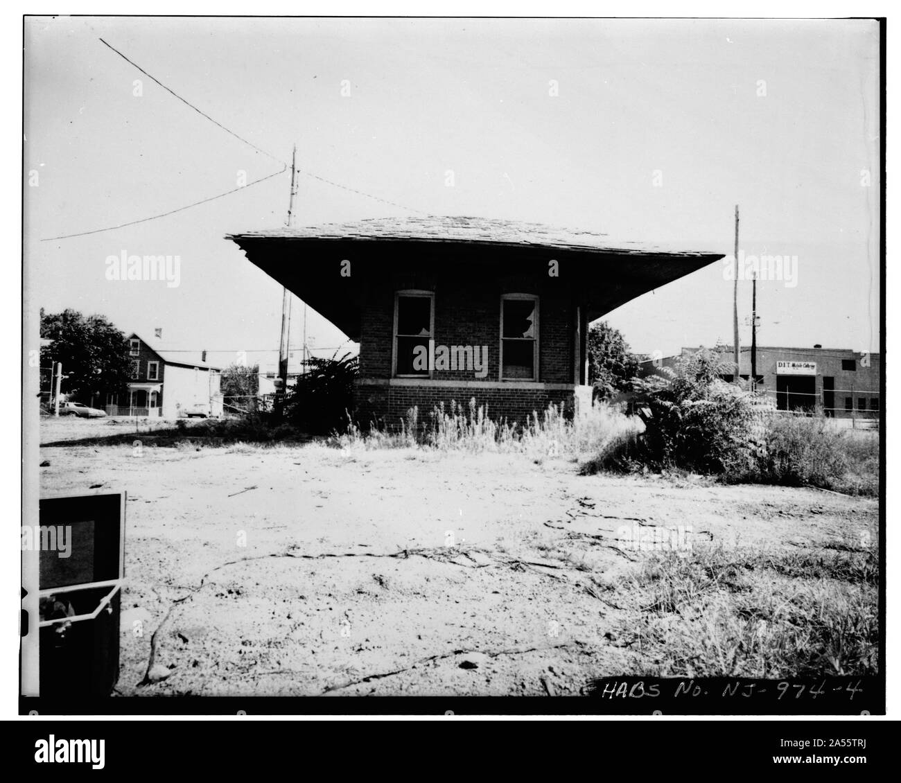 Vista EST OVEST - Raritan Railroad Station, Sanford Street, New Brunswick, Middlesex County, NJ Foto Stock
