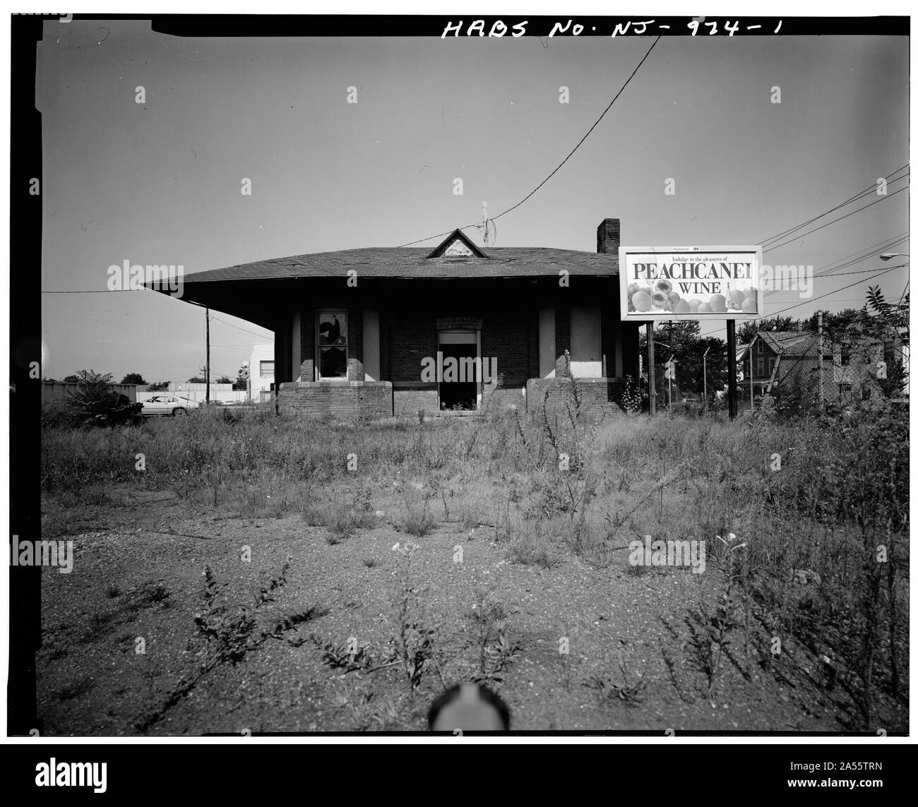 Vista nord, sud ANTERIORE - Raritan Railroad Station, Sanford Street, New Brunswick, Middlesex County, NJ Foto Stock