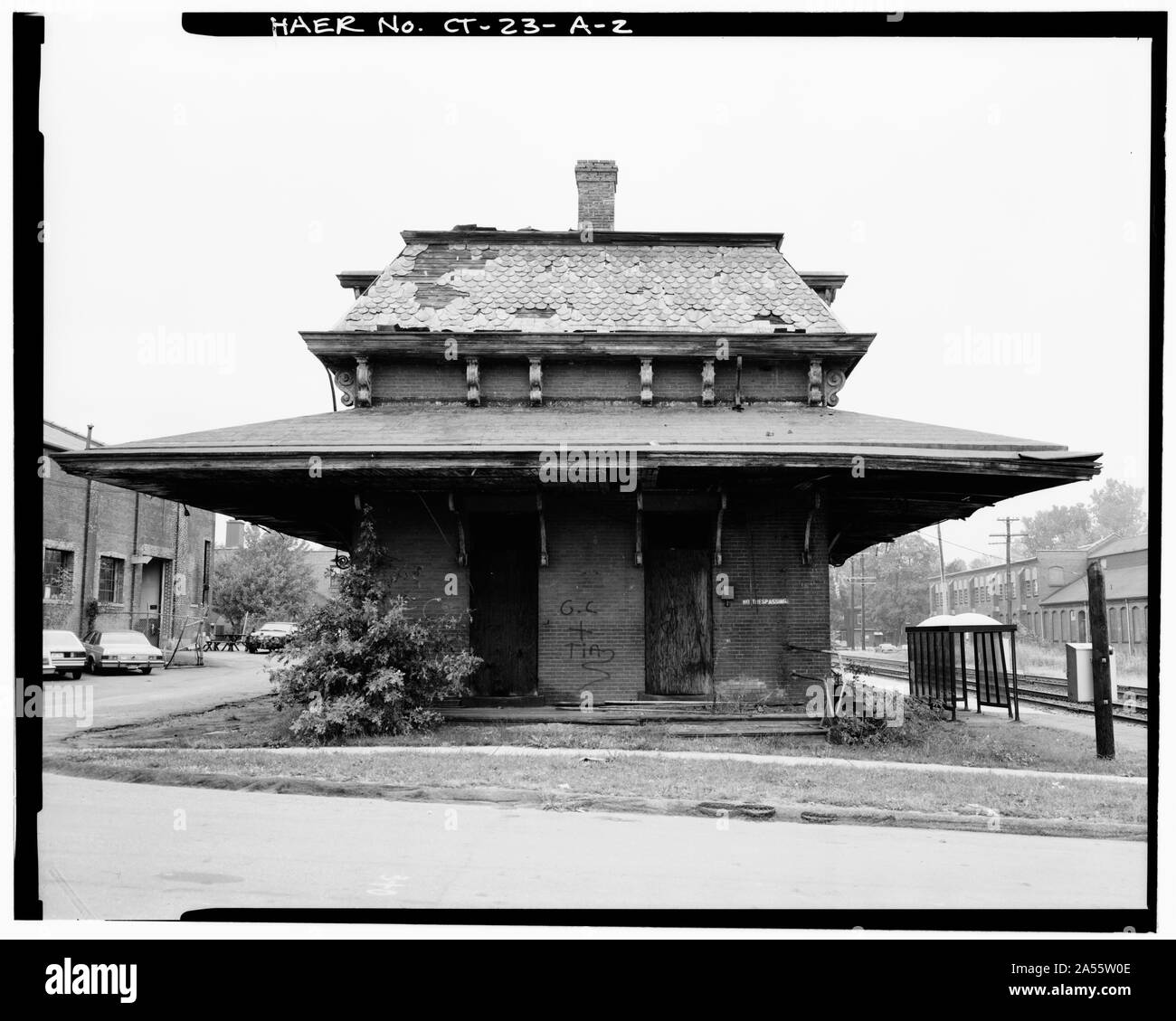 La stazione di Windsor in ottobre 1985didascalia originale: visualizza, guardando a Nord, lato sud - Hartford & New Haven Railroad, magazzino, 35 Central Street, Windsor, Contea di Hartford, CT Foto Stock