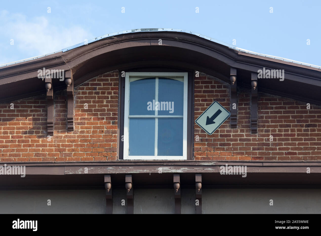 Immagine vaga che assomigliano a faccia nella finestra di Pickens County Courthouse, Carrollton, Alabama Foto Stock