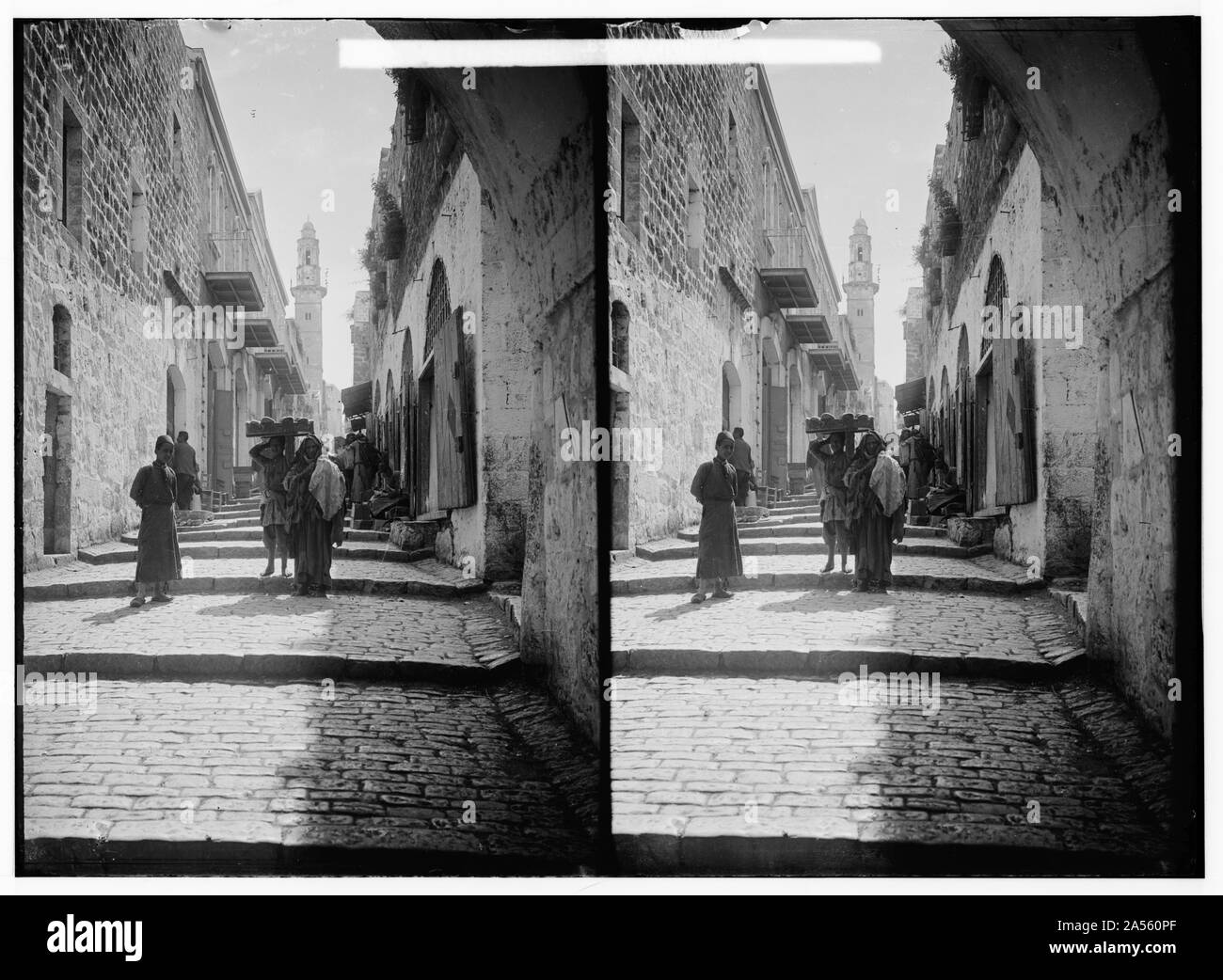 Varie viste all'interno della città [Gerusalemme]. Strada di passaggi. Foto Stock