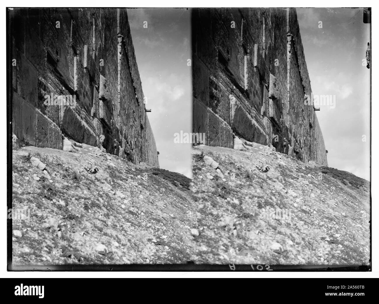 Varie viste della parete della città [Gerusalemme]. La molla di arco e colonna sporgente della parete orientale. Foto Stock