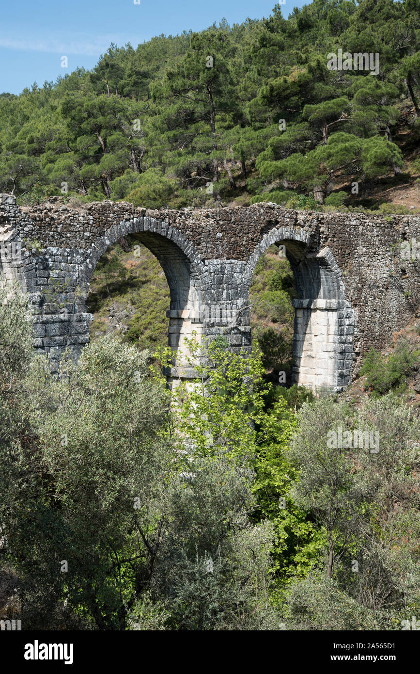 Parte di un acquedotto romano vicino Karinis, Lesbo, Greecsecretse. Foto Stock