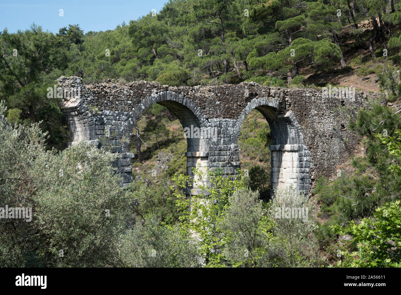 Parte di un acquedotto romano vicino Karinis, Lesbo, Greecsecretse. Foto Stock