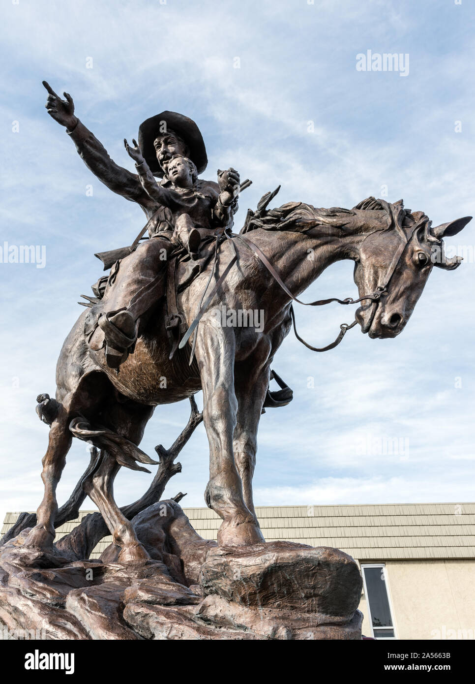 Vic Payne Memorie della scultura raffigurante un cowboy montato con il bambino e in prestito dal collezionista privato William F. Widger, sul display in Montrose, Colorado Foto Stock