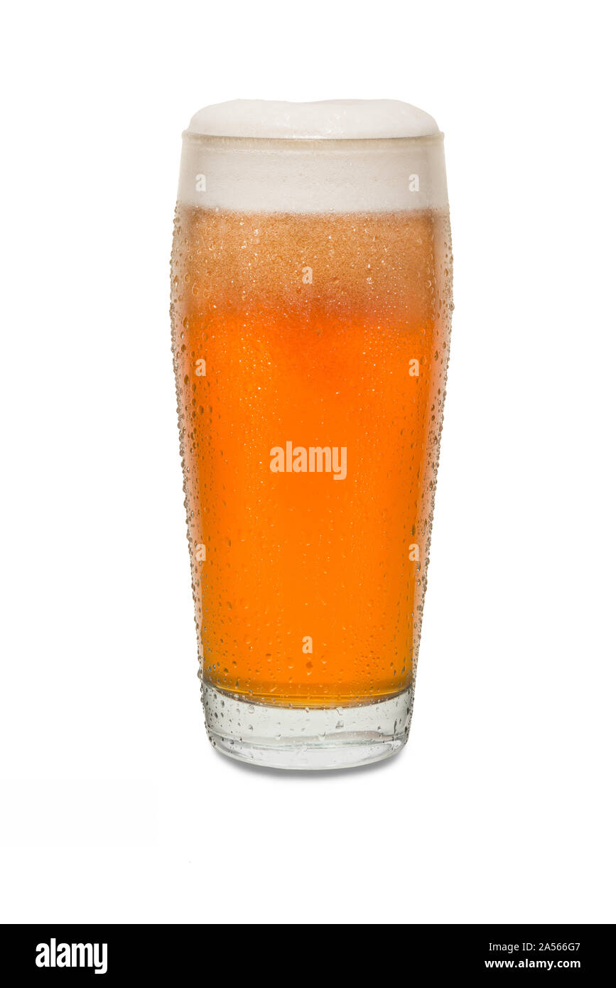 Appena spillata Pub Craft Bicchiere da birra #4 con condensazione . Foto Stock