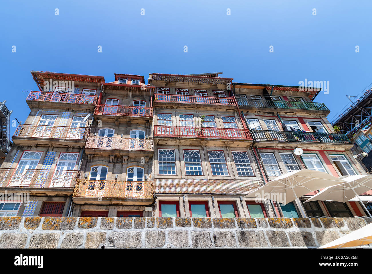 Bello e colorato Porto edifici storici, Portogallo Foto Stock