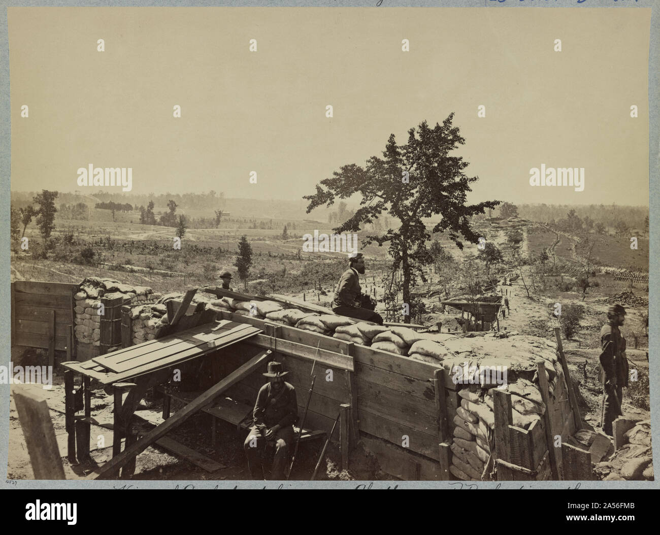 Vista delle linee Confederate, vicino a Chattanooga R.R. guardando verso sud, Atlanta, Georgia Foto Stock