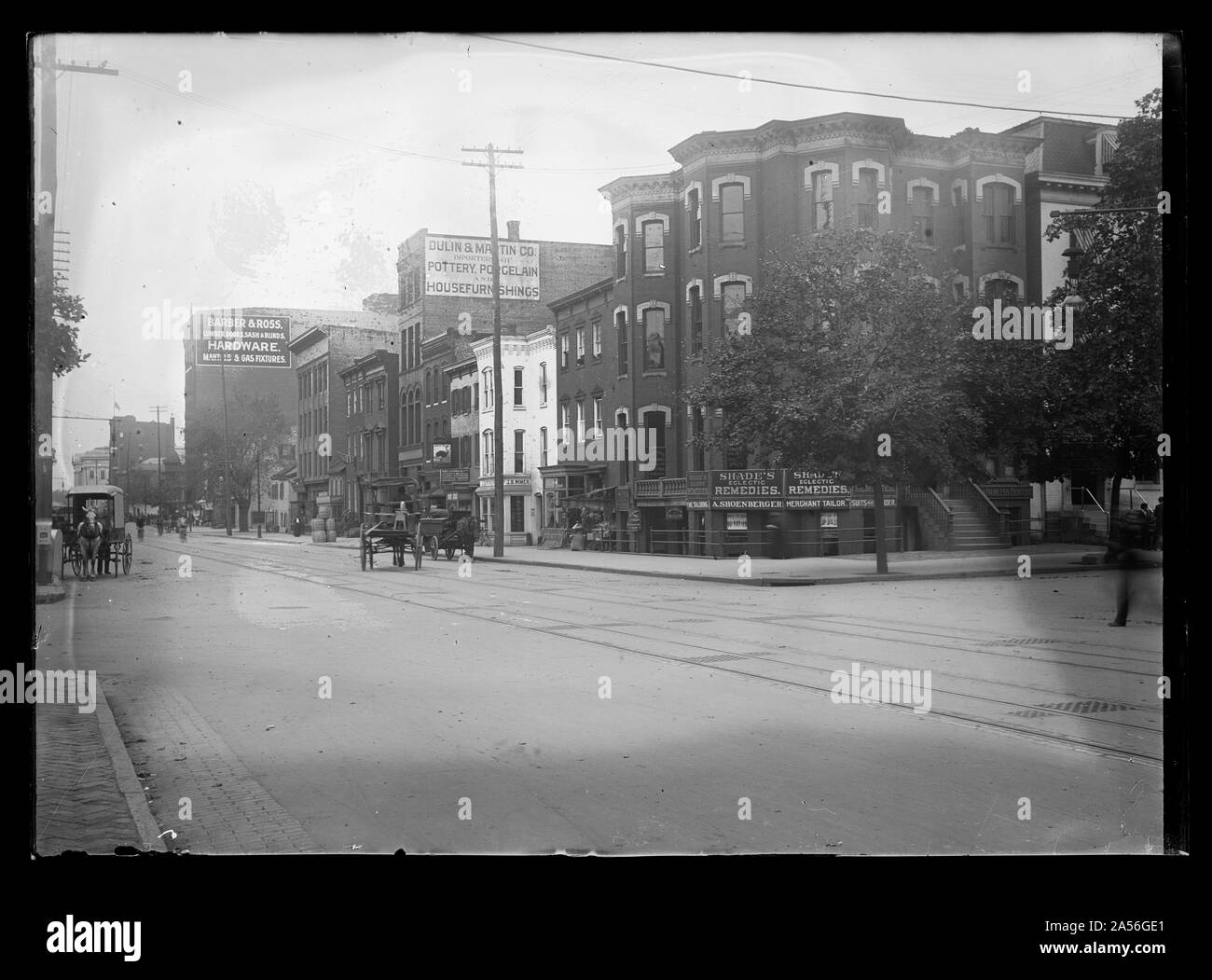 Vista del G Street N.W., lato sud, guardando ad est dalla Tredicesima strada che mostra le varie aziende Foto Stock