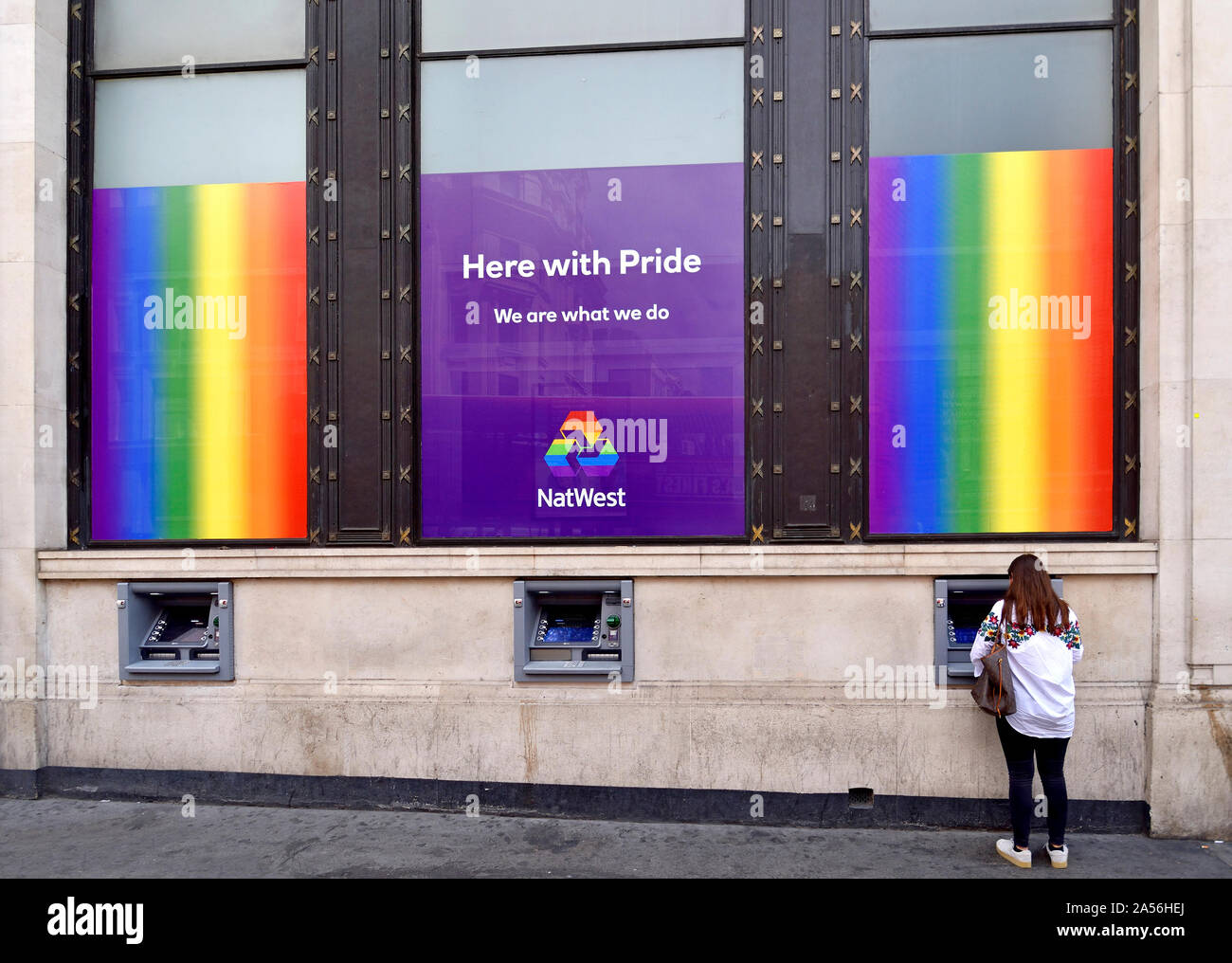 Londra, Inghilterra, Regno Unito. NatWest bank durante la London Pride Foto Stock