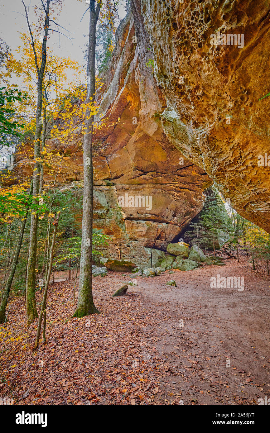 Due arcate gemelle Trail, Nord Arch a grande sud Forcella Fiume Nazionale e area ricreativa, TN. Foto Stock