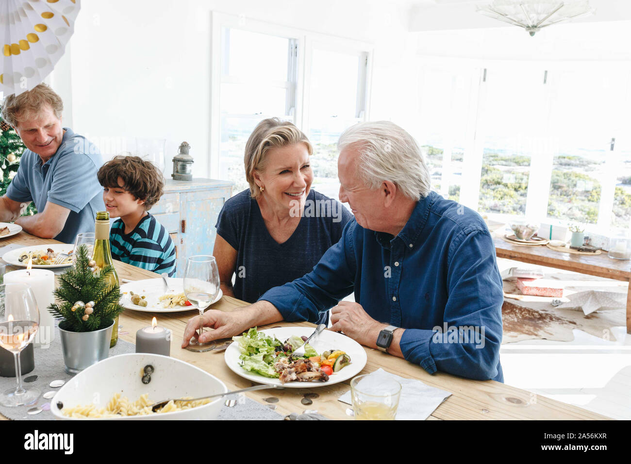 Parlare di famiglia e di saldatura in corrispondenza della parte iniziale Foto Stock Parlare di famiglia e di saldatura in corrispondenza della parte iniziale Foto Stock