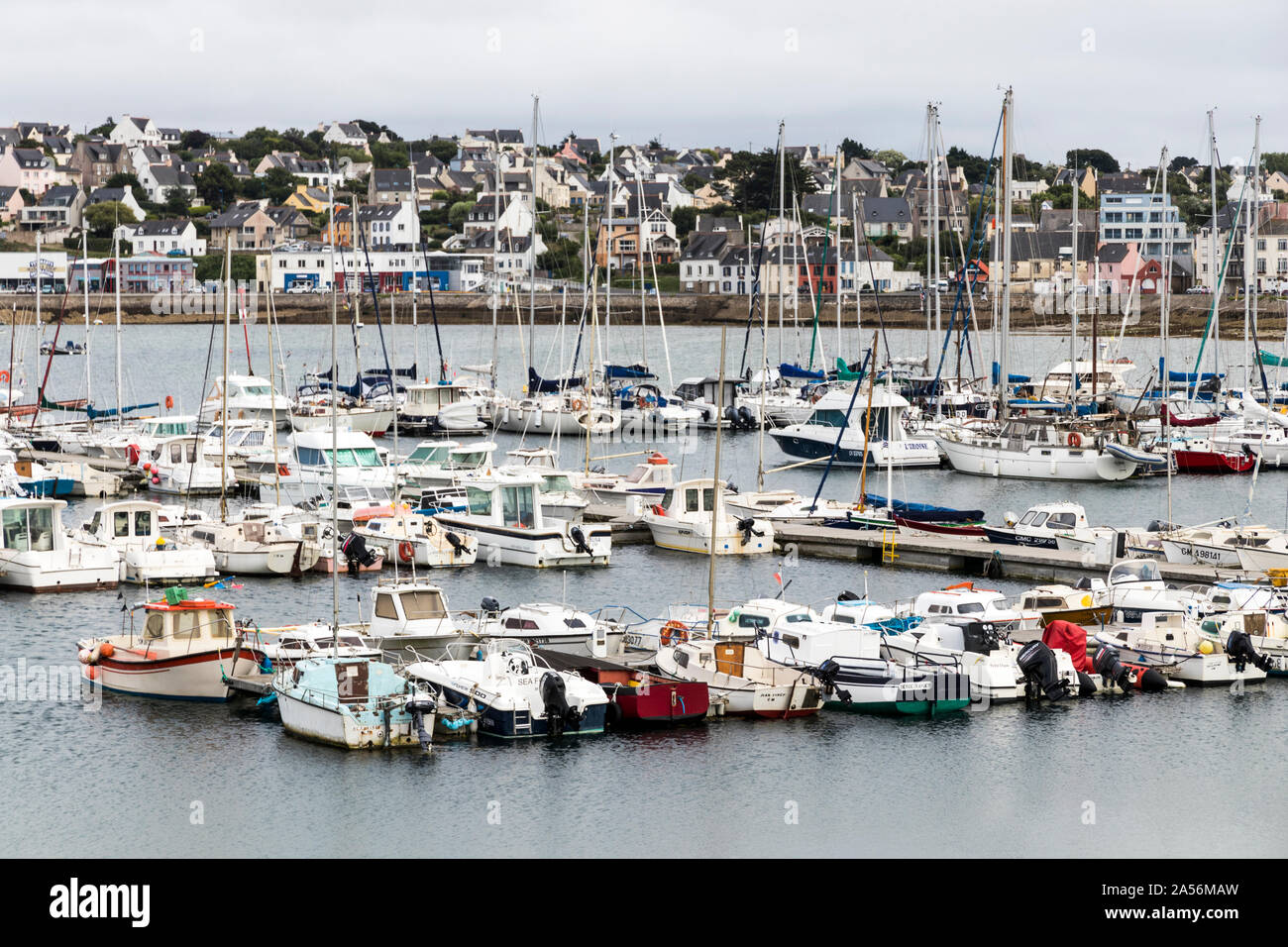 Camaret-sur-Mer, Francia. Barche e navi della marina Foto Stock