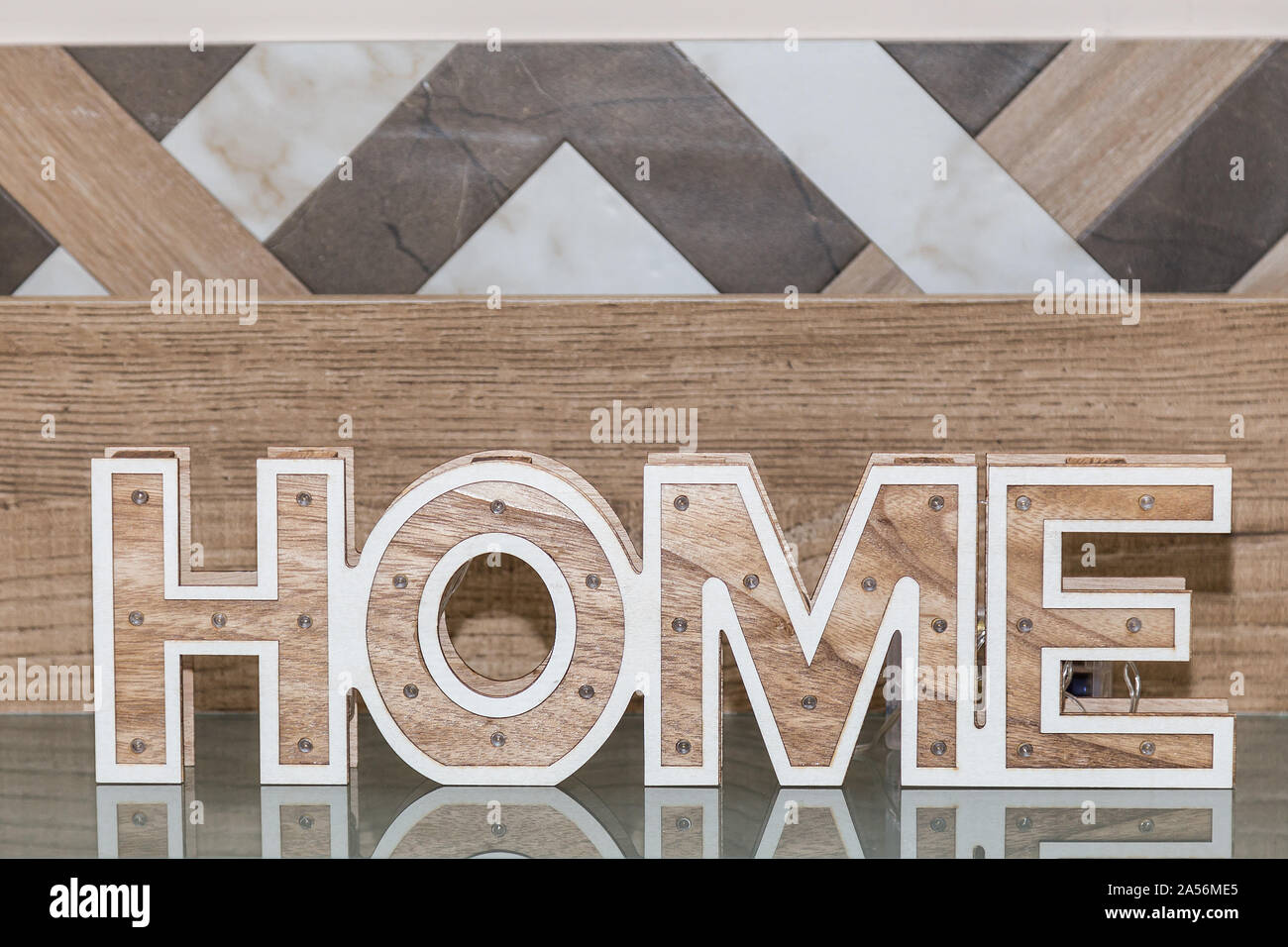 Home, testo in legno sulla scheda vintage background. Foto Stock